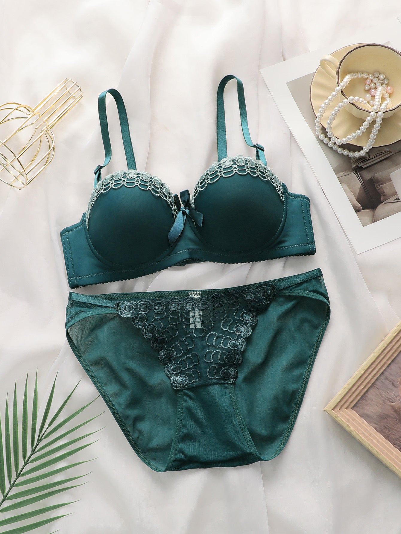 Embroidered Butterfly Underwire Non-Slip Underwear Set